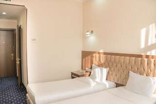 Отель Hotel Khanaka Türkistan Двухместный номер с 2 отдельными кроватями - Подходит для гостей с ограниченными физическими возможностями-4