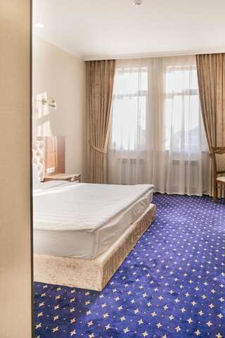 Отель Hotel Khanaka Türkistan Стандартный двухместный номер с 1 кроватью-1